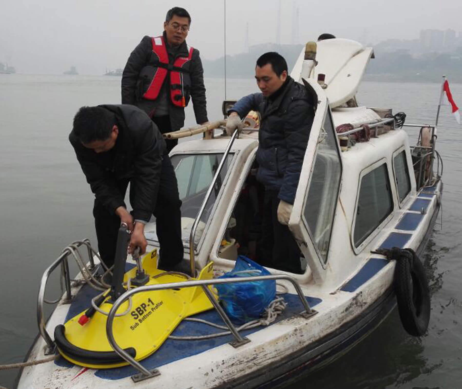 Search team prepares to deploy JW Fishers SBP-1 Sub Bottom Profiler on the Yangtze River